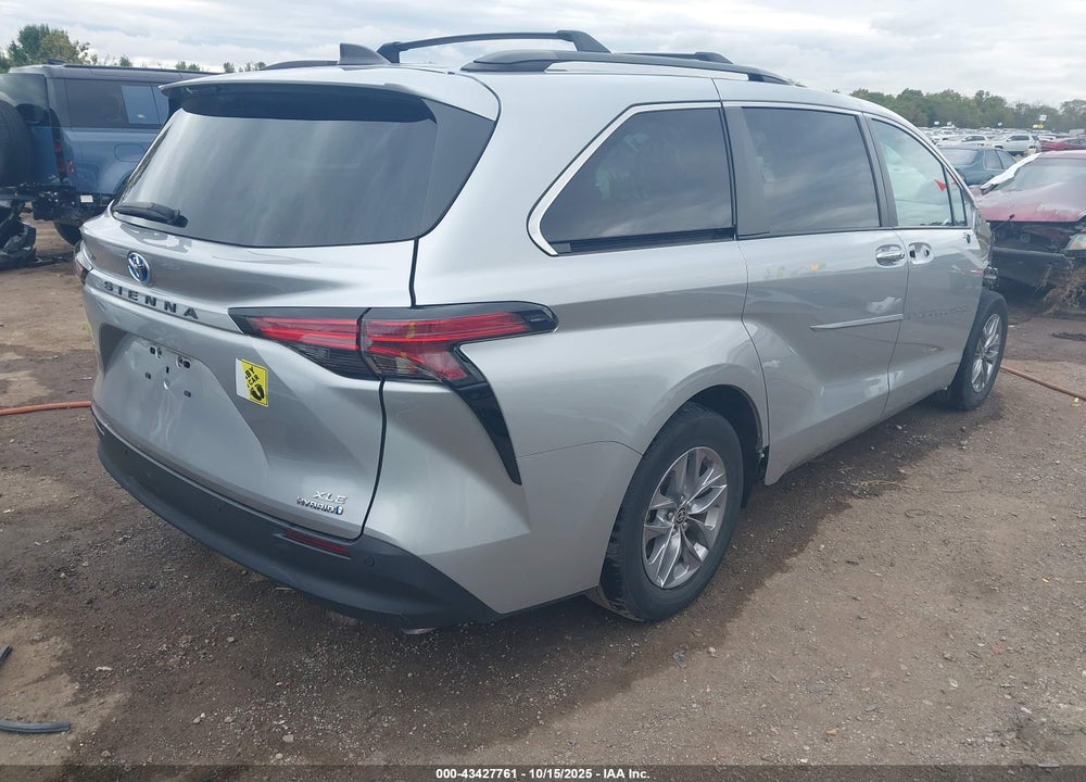 2022 TOYOTA SIENNA XLE VIN: 5TDYRKEC4NS134912