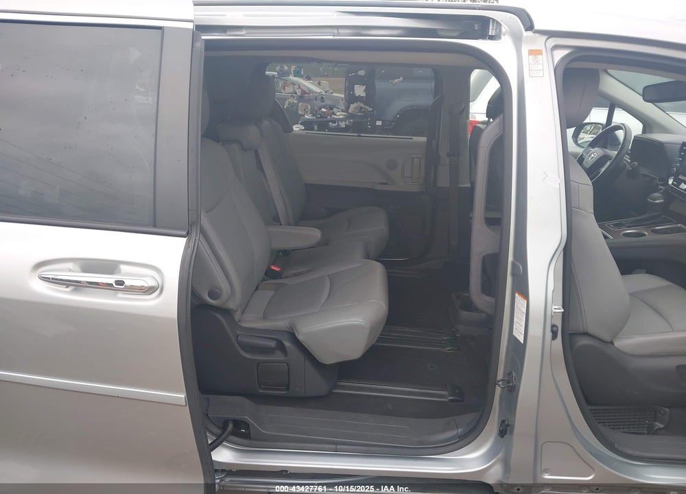 2022 TOYOTA SIENNA XLE VIN: 5TDYRKEC4NS134912