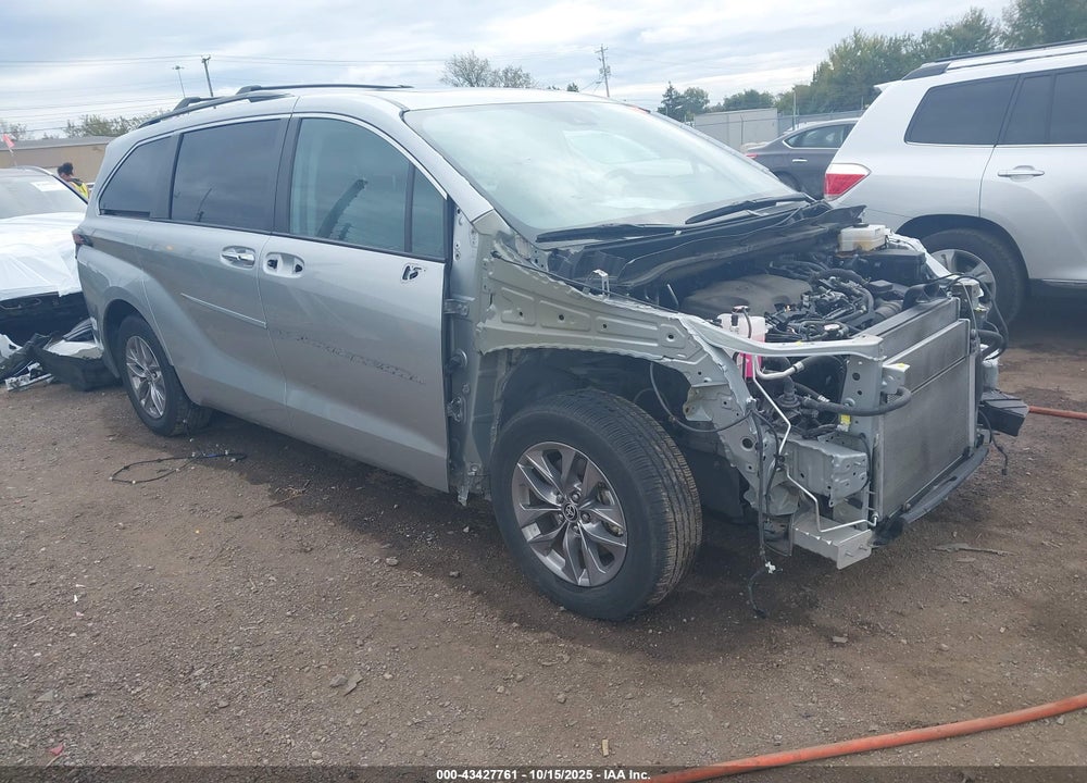 2022 TOYOTA SIENNA XLE VIN: 5TDYRKEC4NS134912
