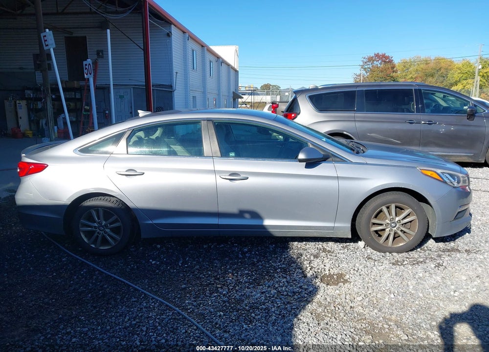 2015 HYUNDAI SONATA SE VIN: 5NPE24AF4FH000721