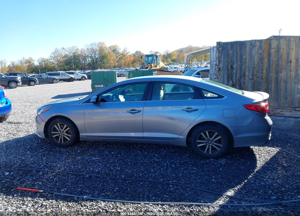 2015 HYUNDAI SONATA SE VIN: 5NPE24AF4FH000721