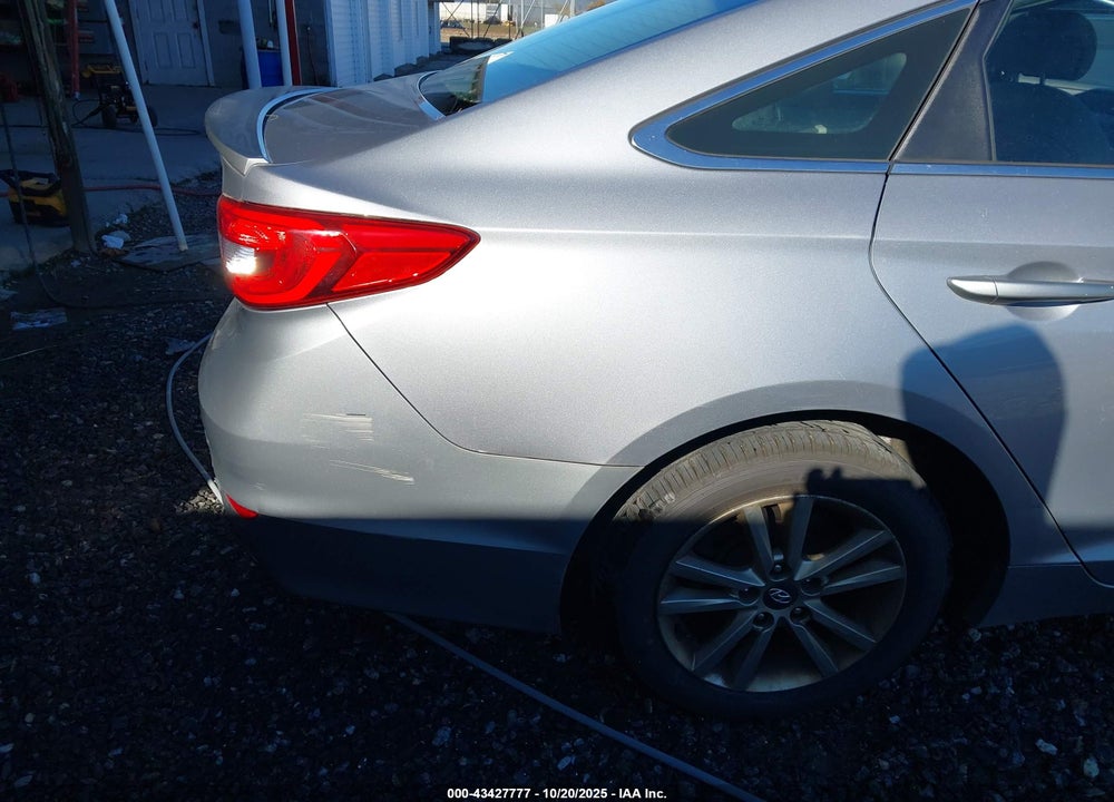 2015 HYUNDAI SONATA SE VIN: 5NPE24AF4FH000721