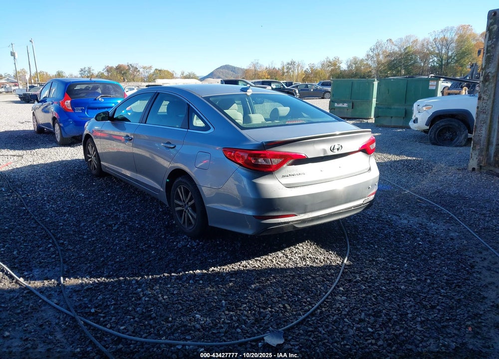 2015 HYUNDAI SONATA SE VIN: 5NPE24AF4FH000721