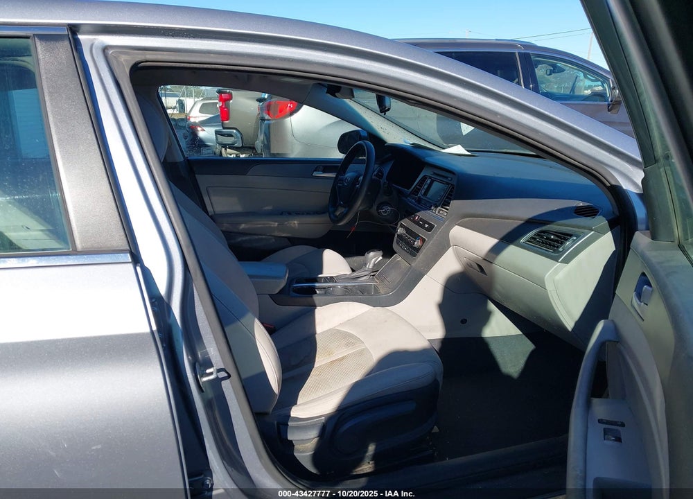 2015 HYUNDAI SONATA SE VIN: 5NPE24AF4FH000721