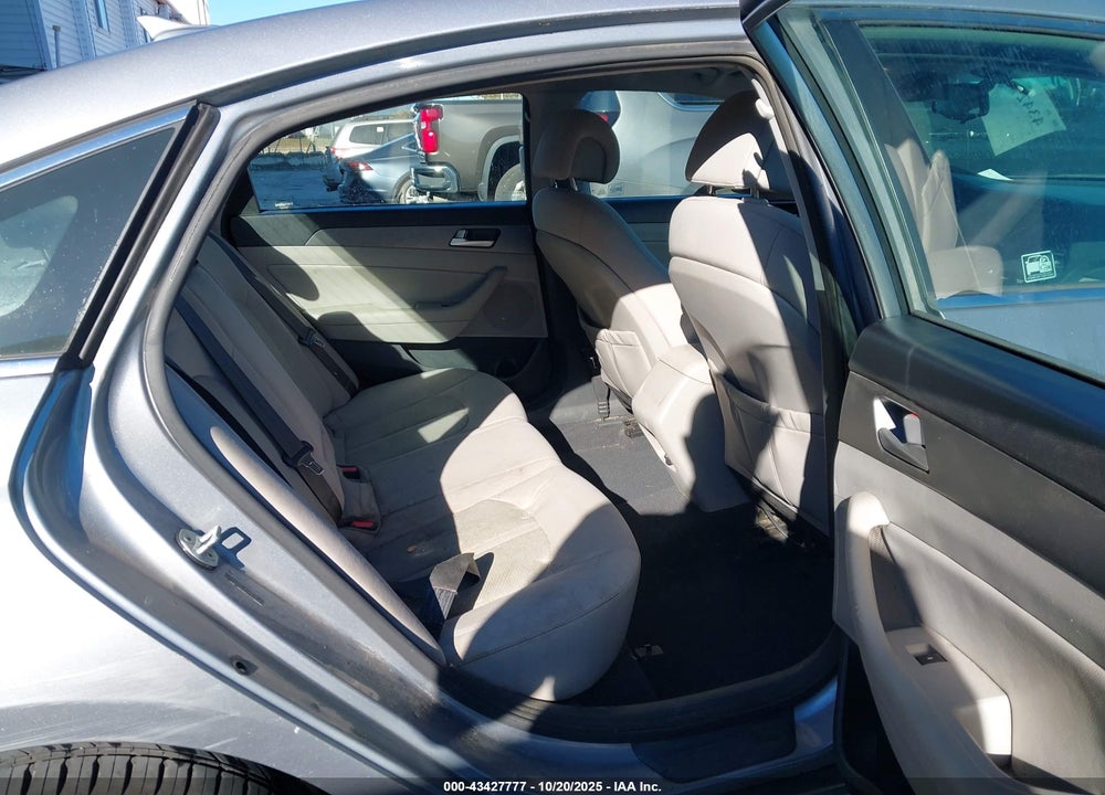 2015 HYUNDAI SONATA SE VIN: 5NPE24AF4FH000721