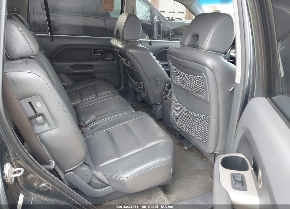 2006 HONDA PILOT VIN: 5FNYF18506B015437