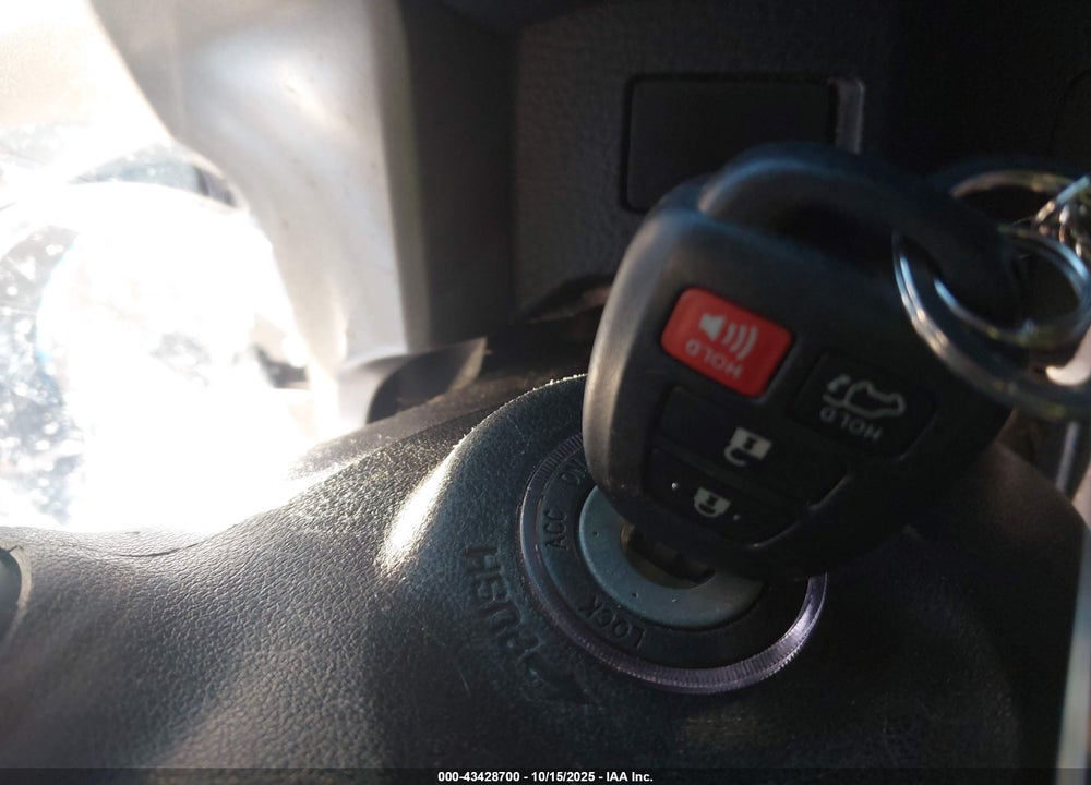 2016 TOYOTA RAV4 XLE VIN: 2T3WFREV5GW277976