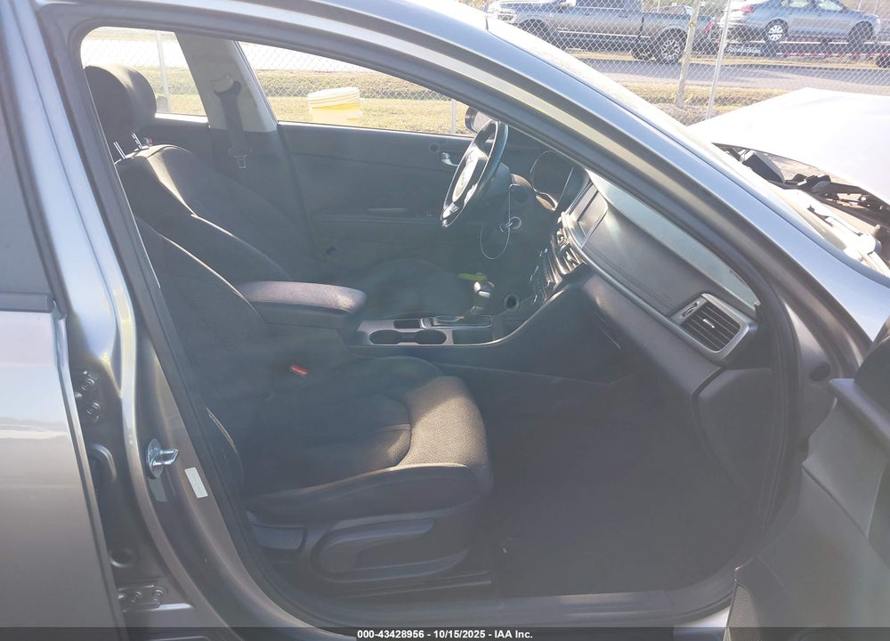 2018 KIA OPTIMA VIN: 5XXGT4L15JG215410