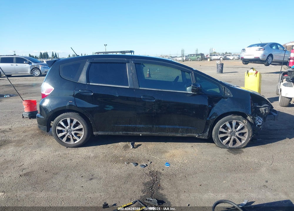 2013 HONDA FIT VIN: JHMGE8H59DC058755