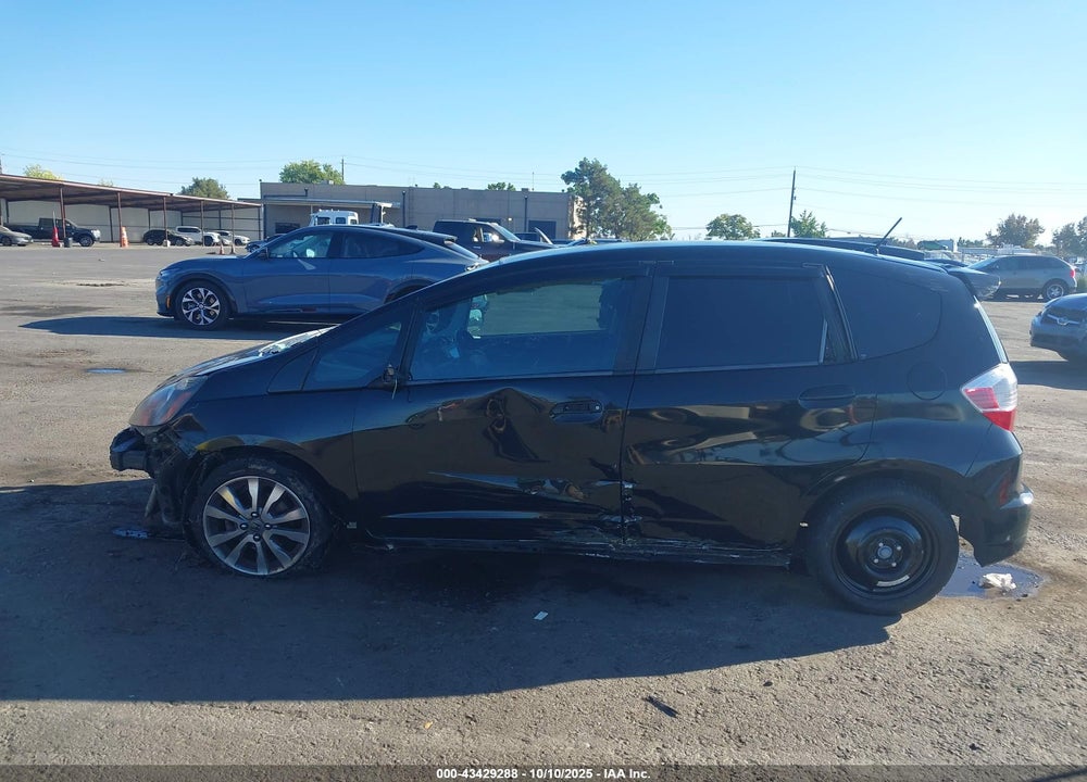 2013 HONDA FIT VIN: JHMGE8H59DC058755