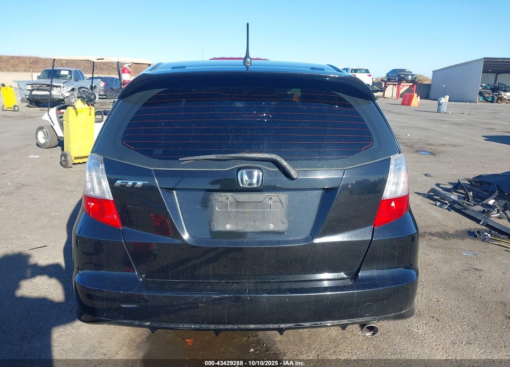 2013 HONDA FIT VIN: JHMGE8H59DC058755