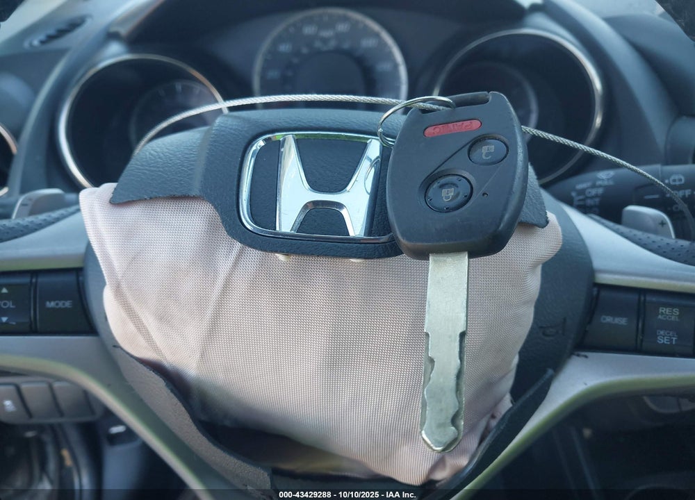 2013 HONDA FIT VIN: JHMGE8H59DC058755