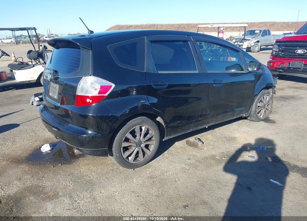 2013 HONDA FIT VIN: JHMGE8H59DC058755