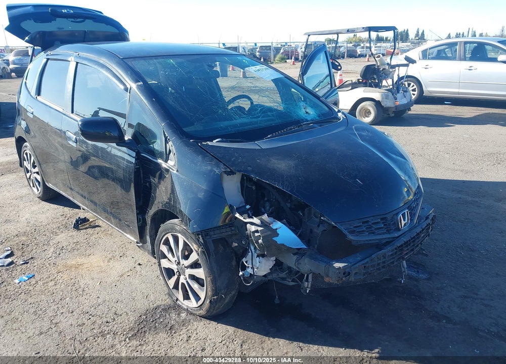 2013 HONDA FIT VIN: JHMGE8H59DC058755