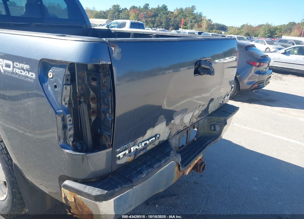 2008 TOYOTA TUNDRA BASE 5.7L V8 VIN: 5TFKV521X8X002824