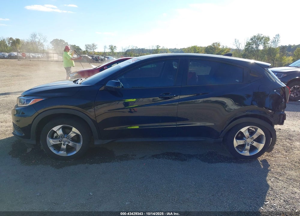 2022 HONDA HR-V AWD LX VIN: 3CZRU6H31NM740099