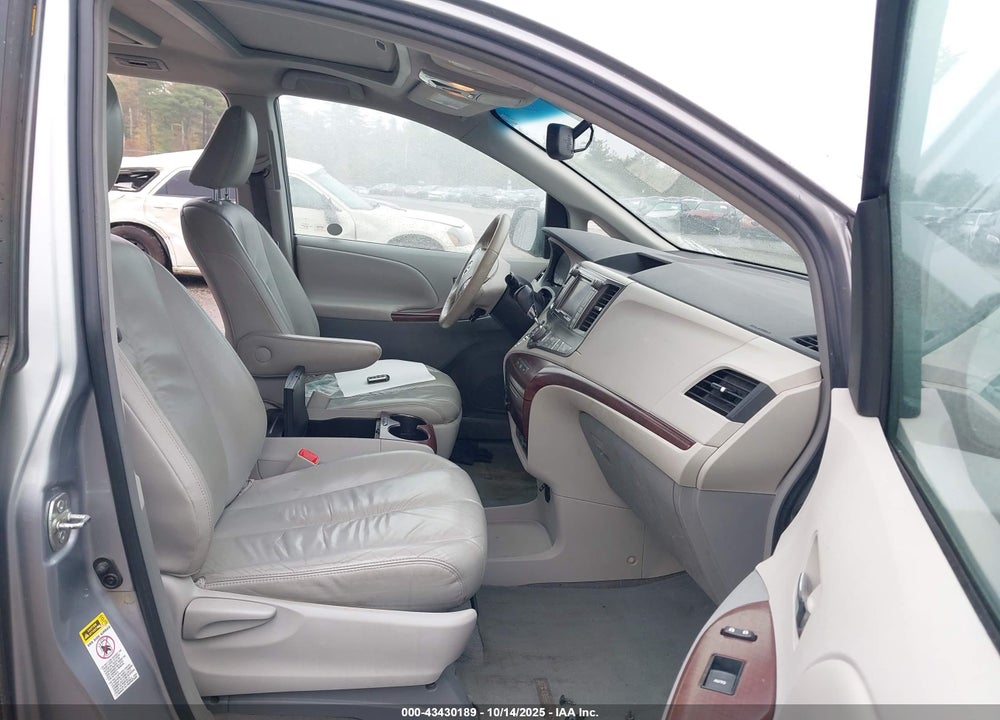 2011 TOYOTA SIENNA XLE V6 VIN: 5TDYK3DC7BS006798