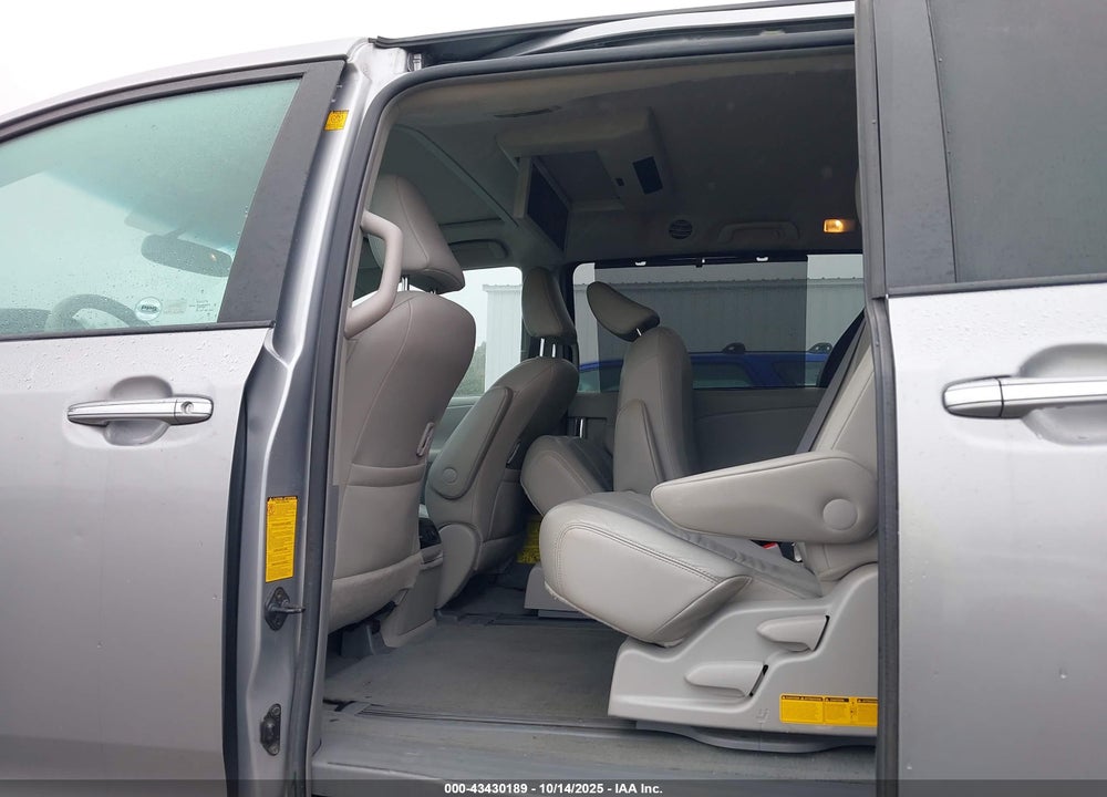 2011 TOYOTA SIENNA XLE V6 VIN: 5TDYK3DC7BS006798