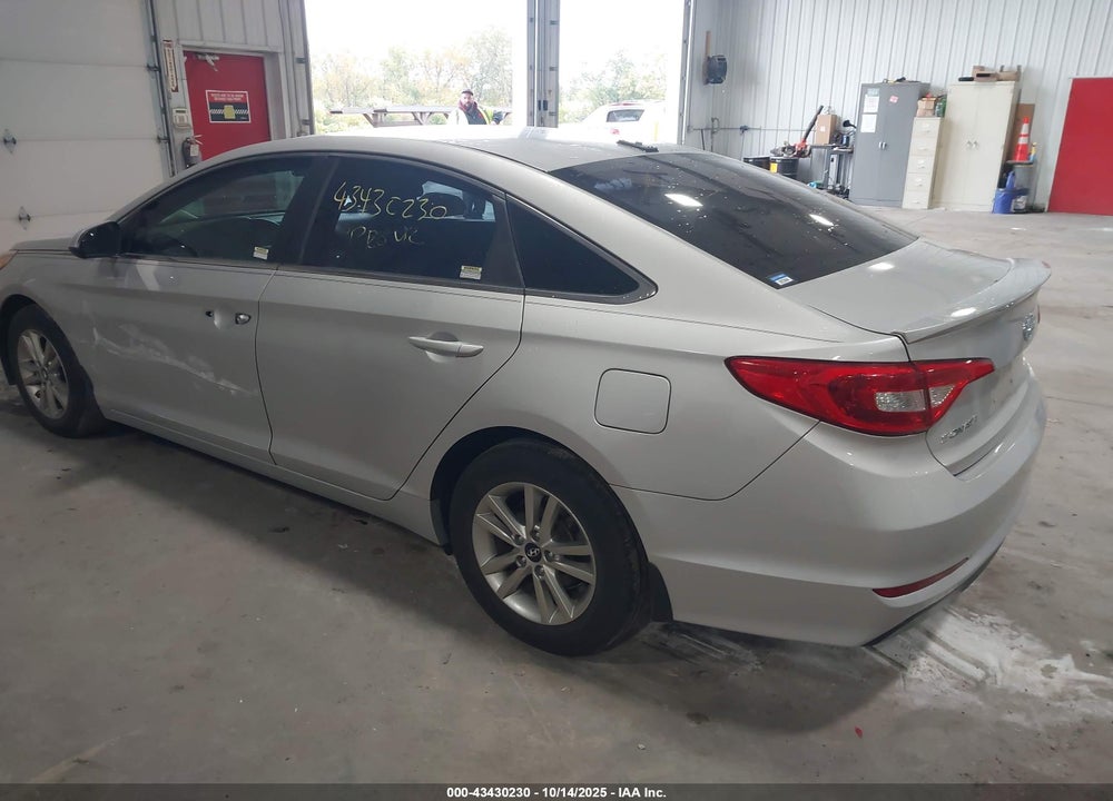 2015 HYUNDAI SONATA SE VIN: 5NPE24AFXFH241604