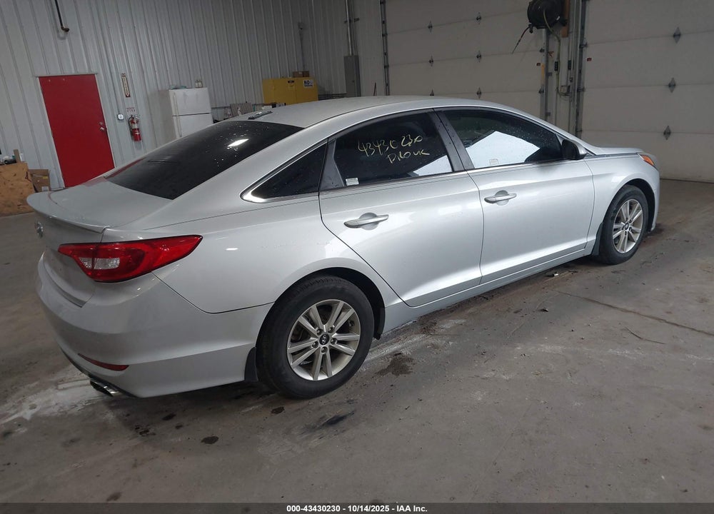 2015 HYUNDAI SONATA SE VIN: 5NPE24AFXFH241604