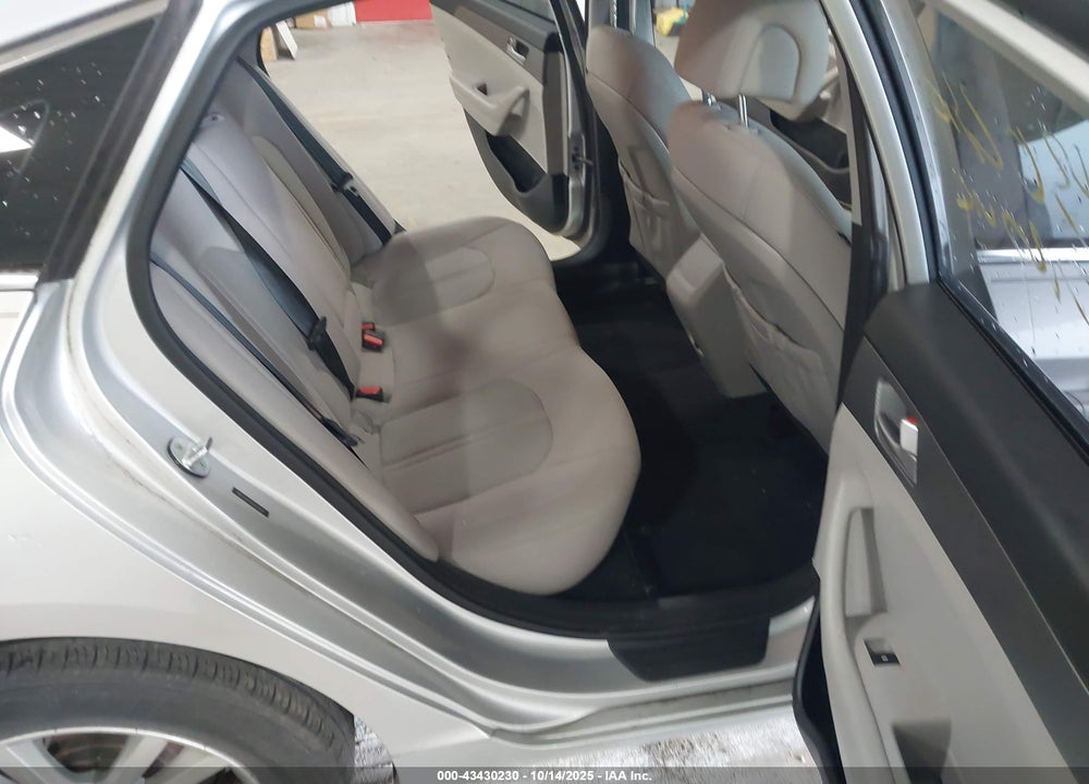 2015 HYUNDAI SONATA SE VIN: 5NPE24AFXFH241604