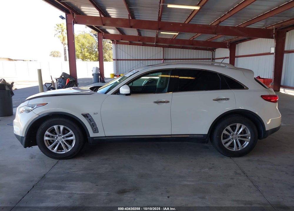 2016 INFINITI QX70 VIN: JN8CS1MW3GM750320