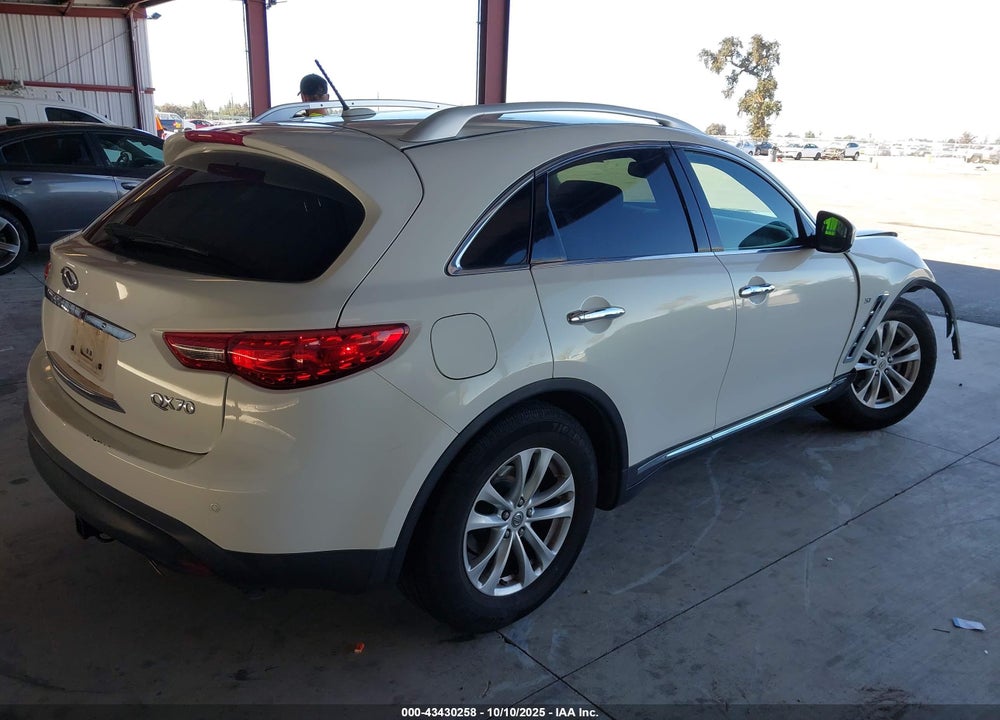 2016 INFINITI QX70 VIN: JN8CS1MW3GM750320