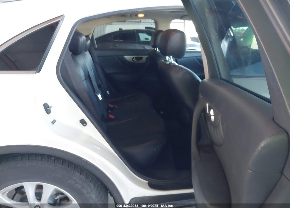 2016 INFINITI QX70 VIN: JN8CS1MW3GM750320