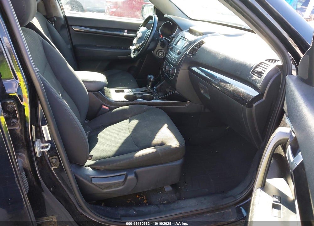 2015 KIA SORENTO VIN: 5XYKT4A64FG635414