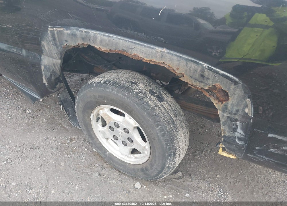 2001 CHEVROLET SILVERADO 1500 LS VIN: 1GCEK19T01E277383