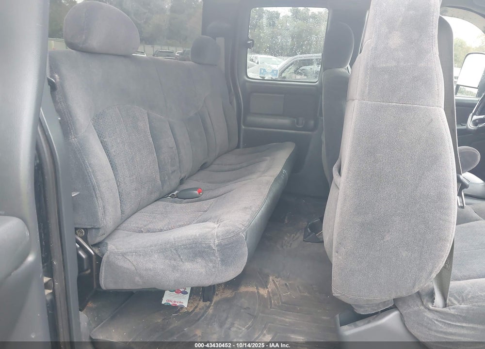 2001 CHEVROLET SILVERADO 1500 LS VIN: 1GCEK19T01E277383