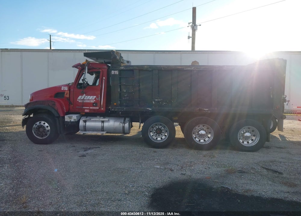 2005 MACK 700 CV700 VIN: 1M2AG11C75M026556