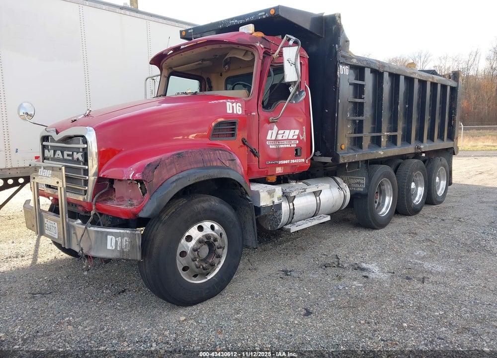 2005 MACK 700 CV700 VIN: 1M2AG11C75M026556