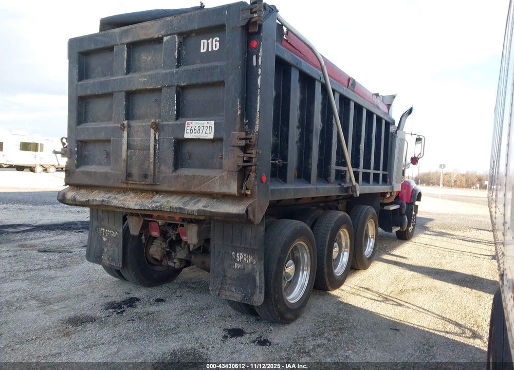 2005 MACK 700 CV700 VIN: 1M2AG11C75M026556