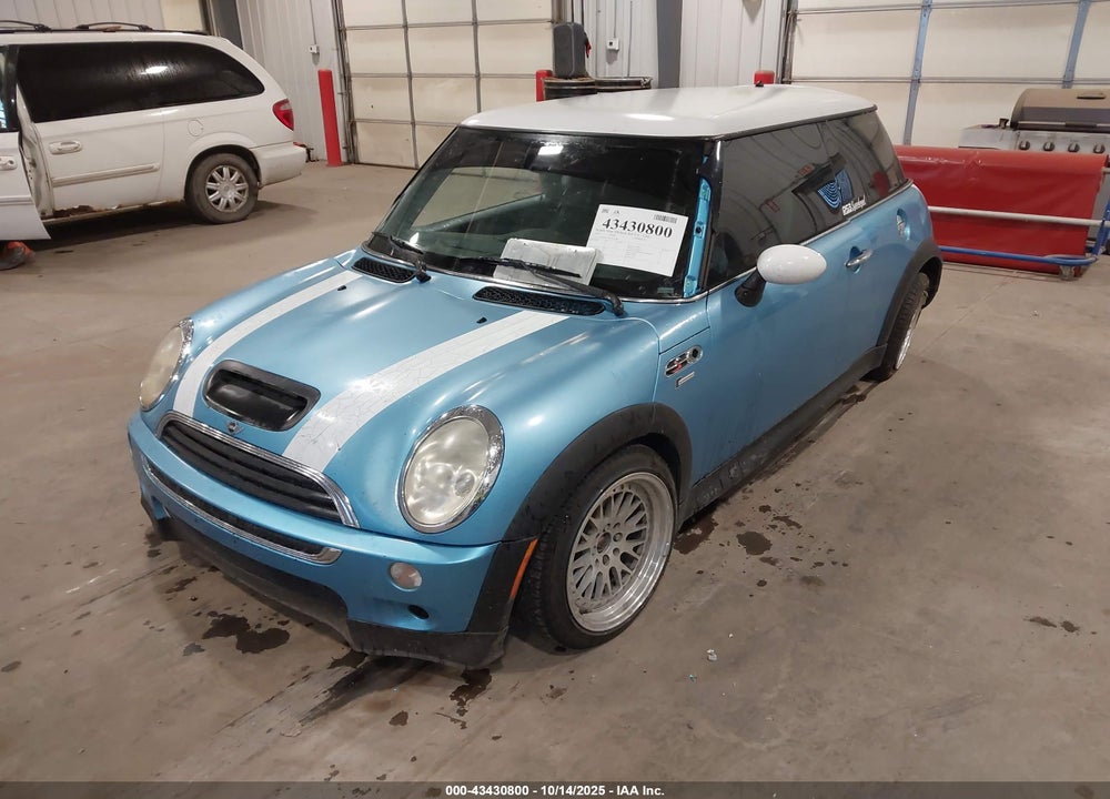 2002 MINI COOPER S VIN: WMWRE33462TD51800