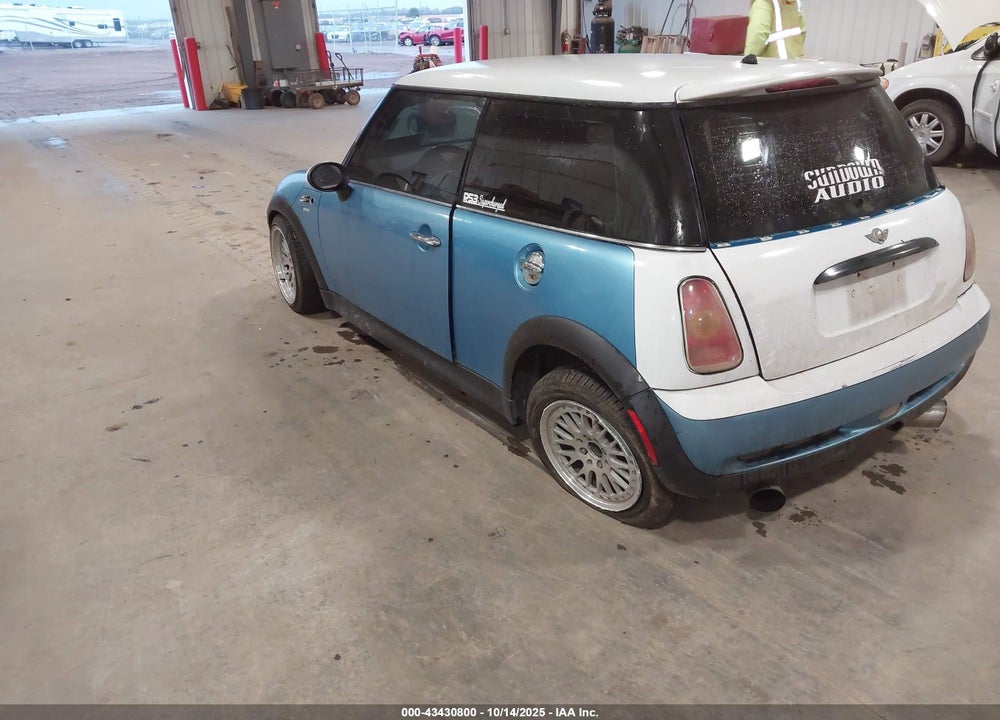 2002 MINI COOPER S VIN: WMWRE33462TD51800