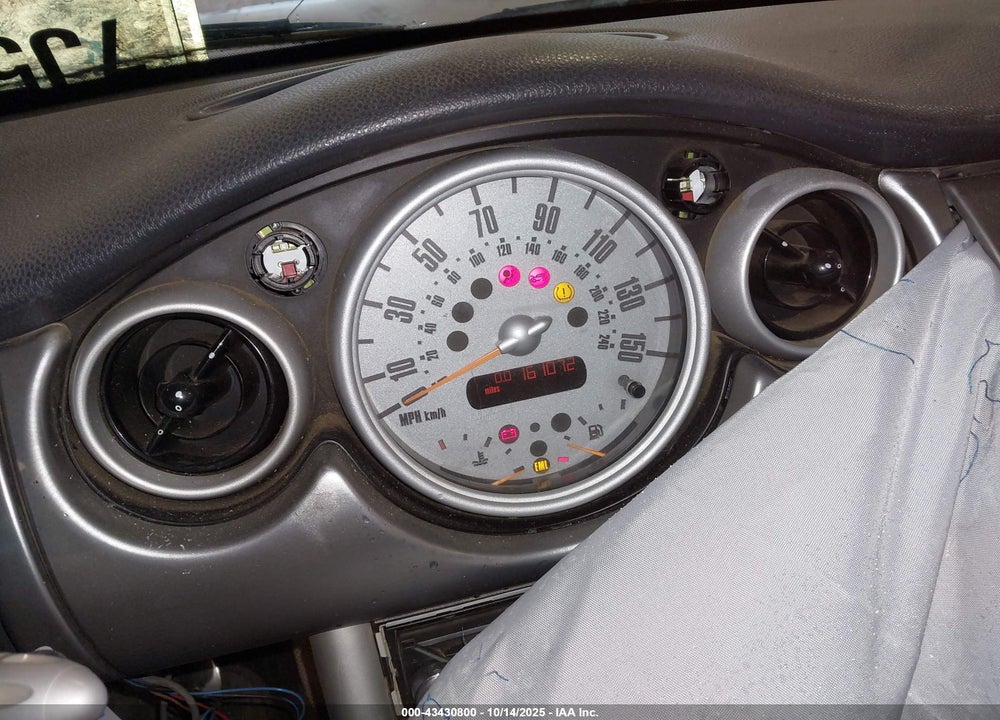 2002 MINI COOPER S VIN: WMWRE33462TD51800