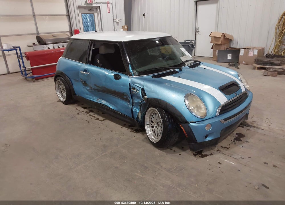 2002 MINI COOPER S VIN: WMWRE33462TD51800