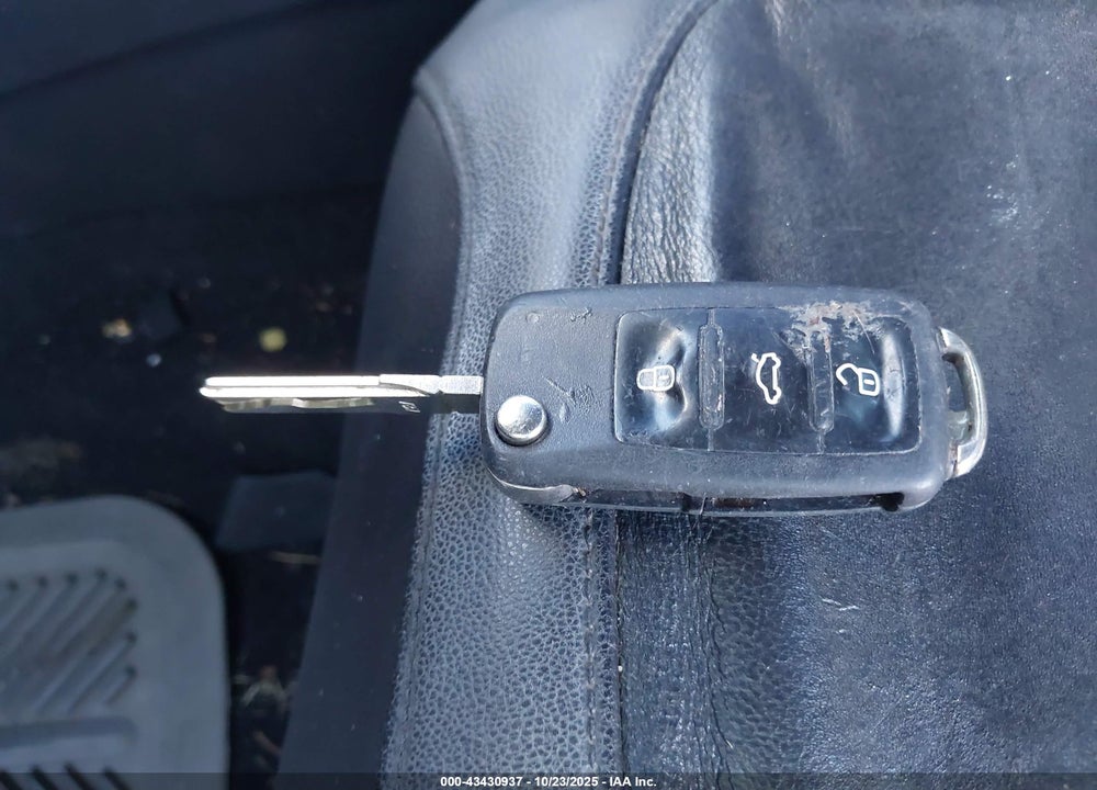 2012 VOLKSWAGEN BEETLE 2.0T TURBO VIN: 3VWVA7AT3CM608873