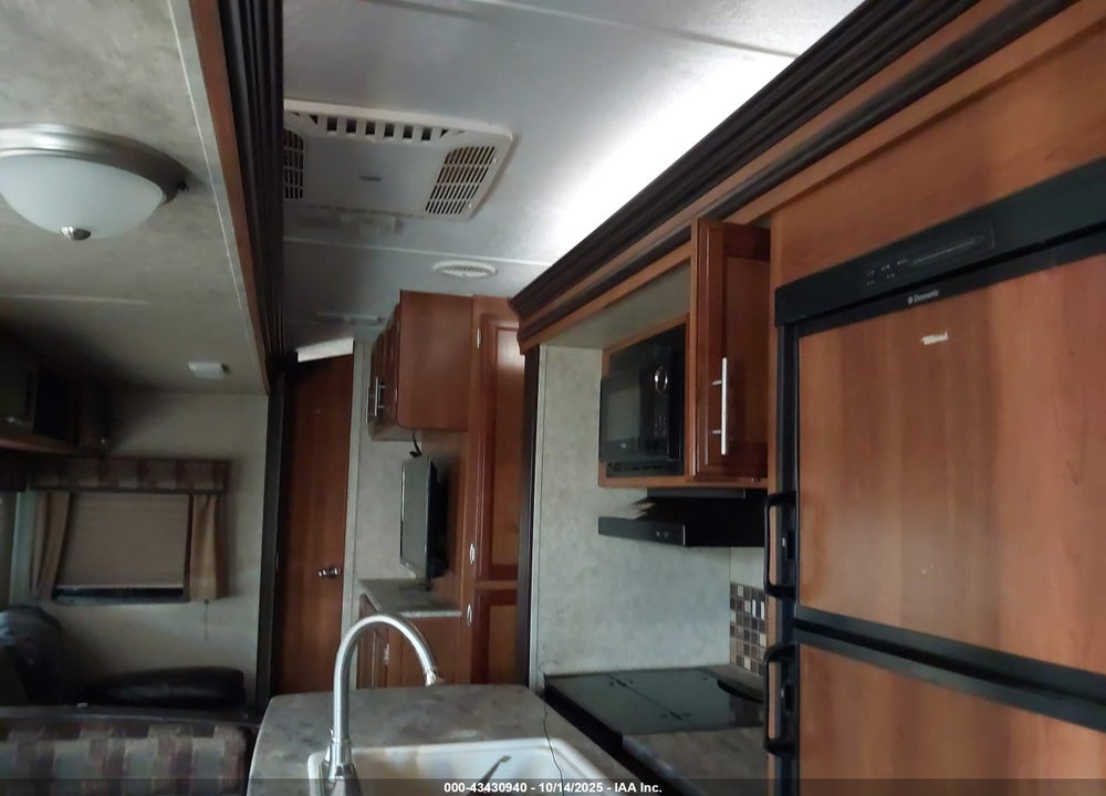 2017 FOREST RIVER AVENGER 32QBI TRAVEL TRAILER VIN: 5ZT2AVXB4HB914258