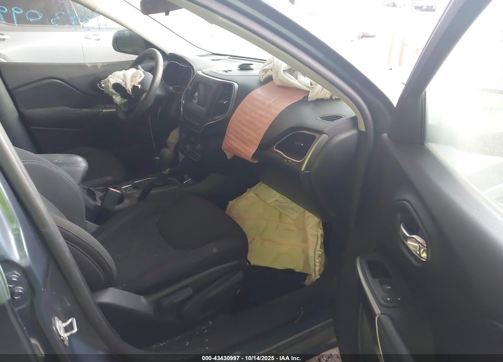 2020 JEEP CHEROKEE LATITUDE FWD VIN: 1C4PJLCB5LD556103