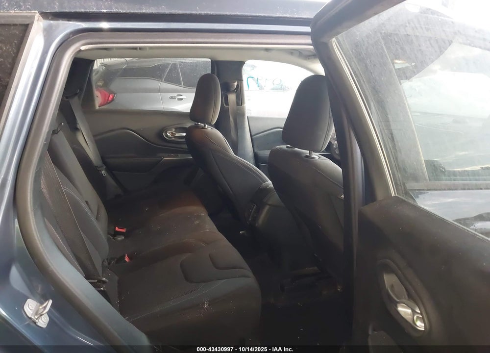 2020 JEEP CHEROKEE LATITUDE FWD VIN: 1C4PJLCB5LD556103