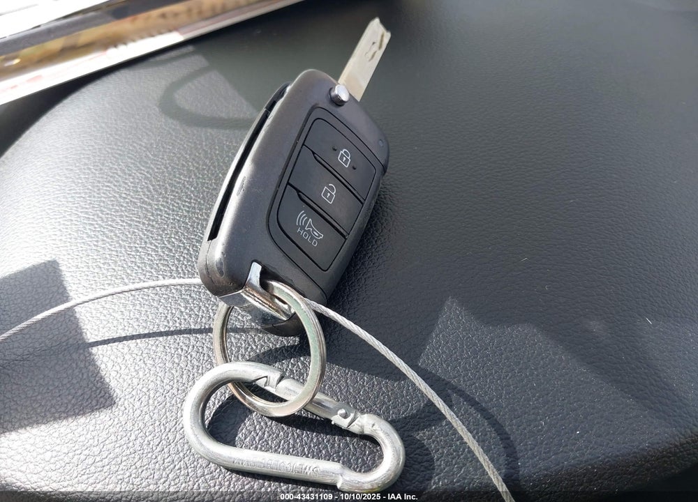 2020 HYUNDAI SANTA FE VIN: 5NMS23AD6LH198559