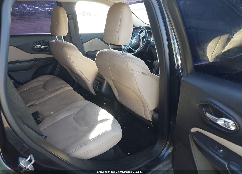 2015 JEEP CHEROKEE LATITUDE VIN: 1C4PJLCB4FW553413