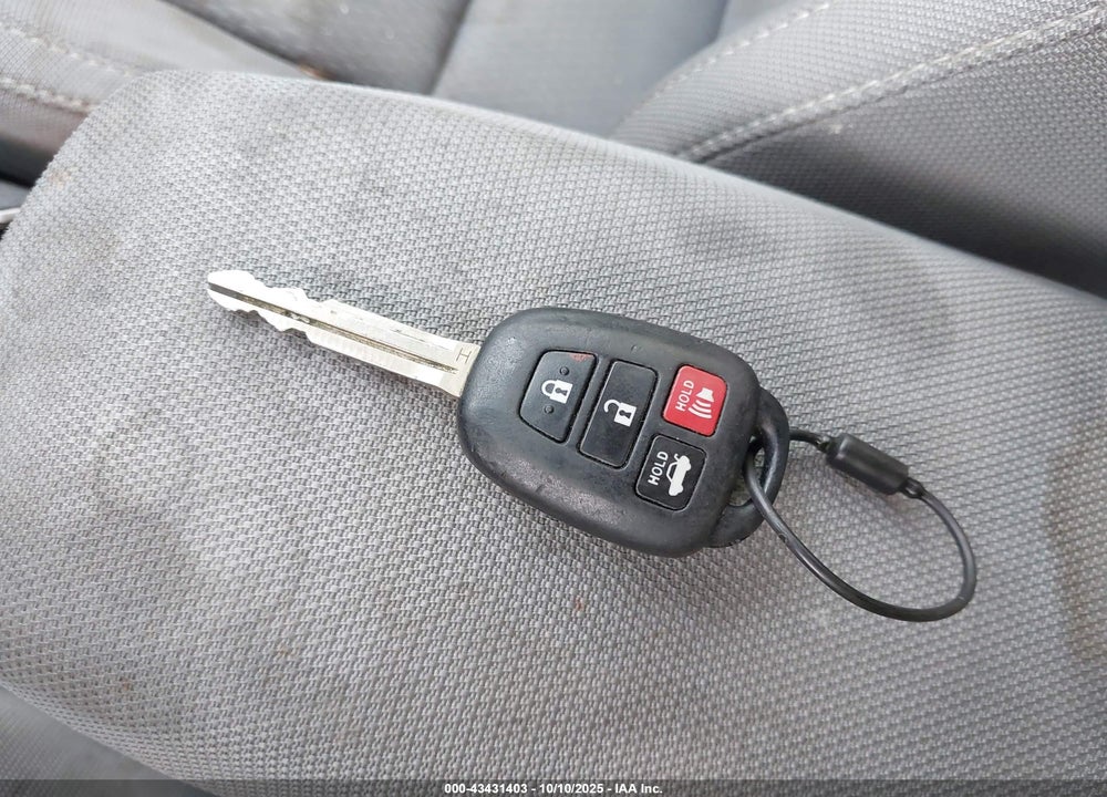 2016 TOYOTA COROLLA LE VIN: 5YFBURHE4GP567586