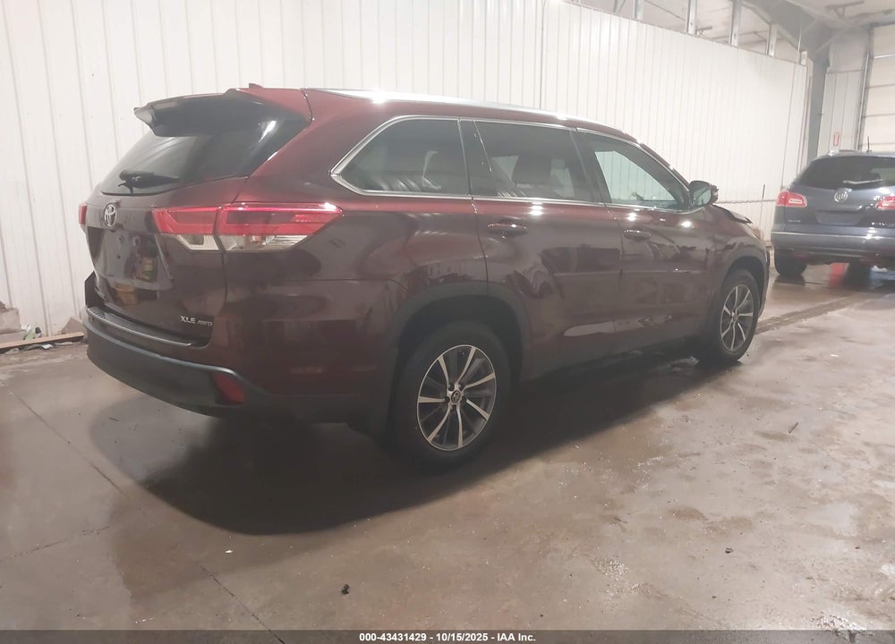 2019 TOYOTA HIGHLANDER XLE VIN: 5TDJZRFH3KS706777