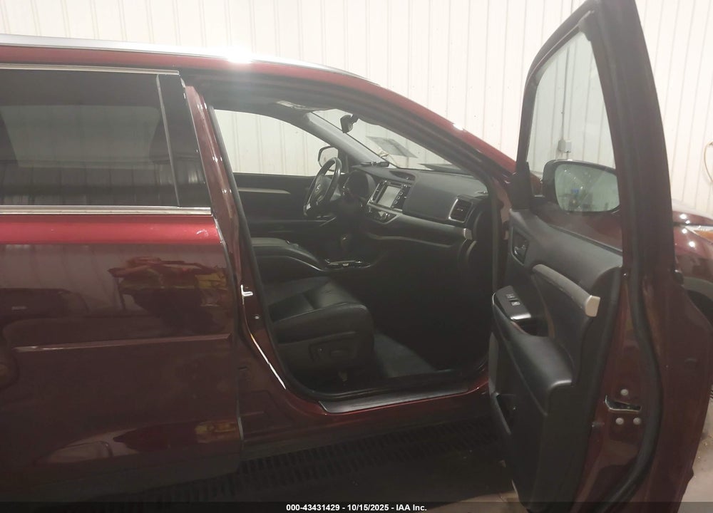 2019 TOYOTA HIGHLANDER XLE VIN: 5TDJZRFH3KS706777