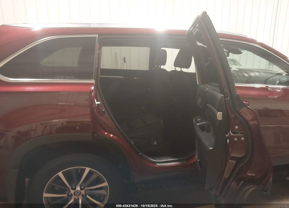 2019 TOYOTA HIGHLANDER XLE VIN: 5TDJZRFH3KS706777