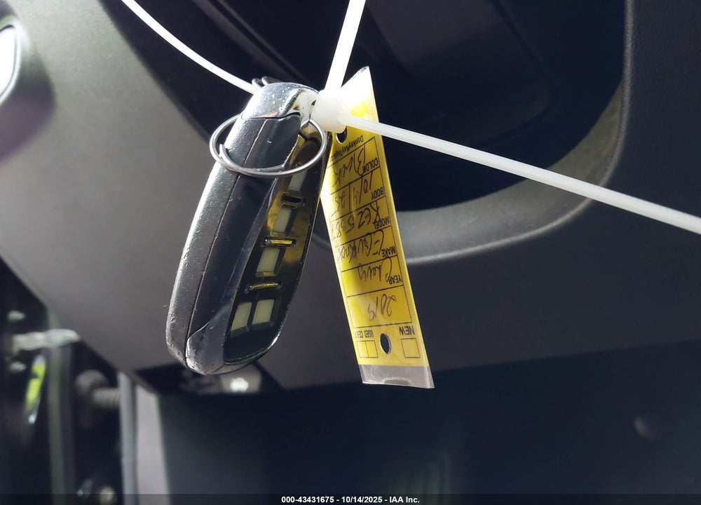 2019 CHEVROLET EQUINOX LT VIN: 3GNAXUEV7KL250991