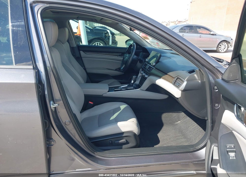 2018 HONDA ACCORD VIN: 1HGCV1F51JA085256